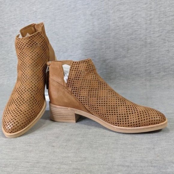 DV Dolce Vita‎ Tommi Perforated Bootie TAN NUBUCK Womens Size 8 Heeled Ankle - Picture 2 of 5